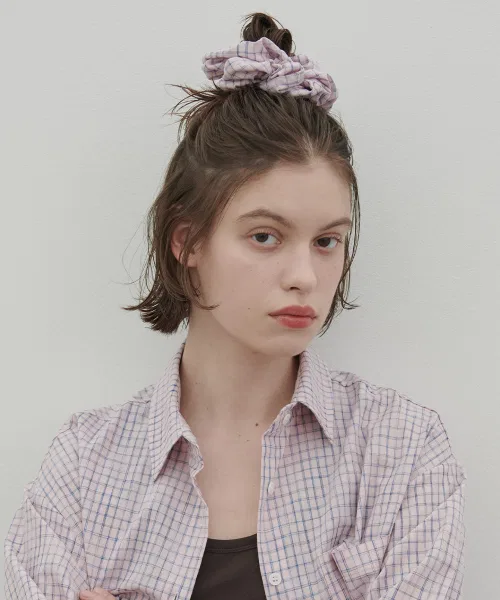 Резинка для волос Monce Check Fabric Scrunchie 320SHOWROOM розовая — фото 2