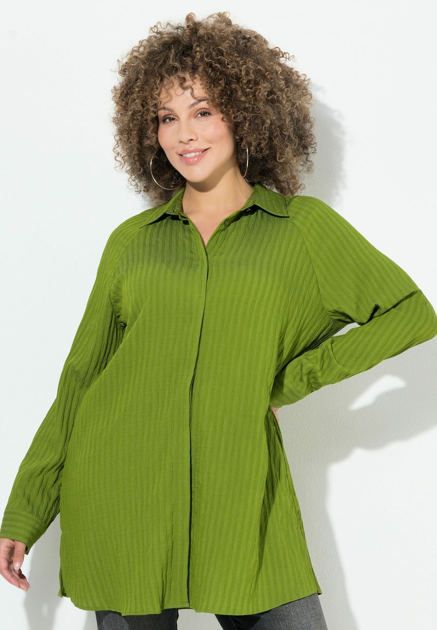 

Блуза Ulla Popken Button-down blouse, Fir Green/Evergreen