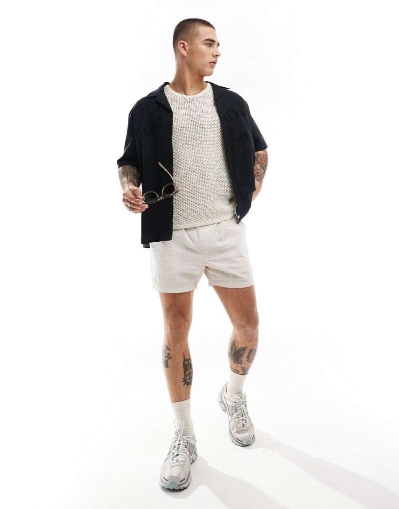 

Белые узкие шорты из льняного хлопка в полоску ASOS DESIGN