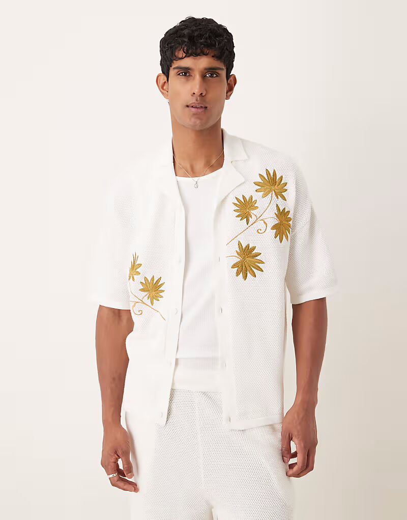 

Свободная трикотажная рубашка с вышивкой на пуговицах в цвете «кремовый» Asos Design