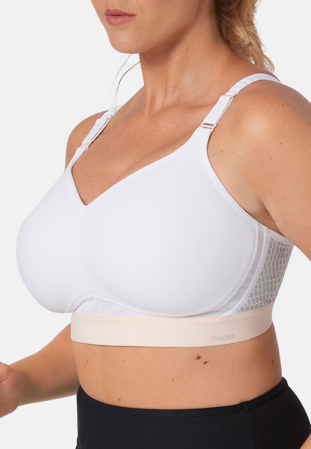 

Спортивный бюстгальтер Hybrid Lite P Triaction BY Triumph, белый