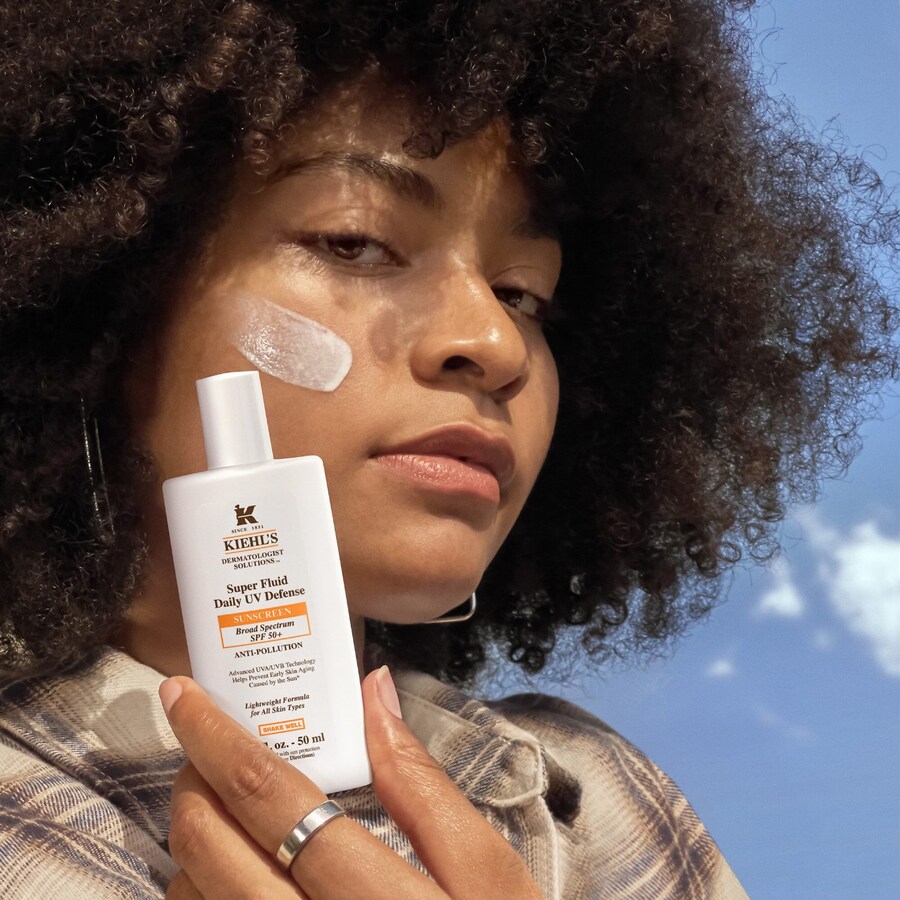 Жидкий солнцезащитный крем Super Fluid Daily UV Defense Sunscreen широкого спектра действия SPF 50+ Kiehl's Since 1851, 1.7 oz /50 ml — фото 3