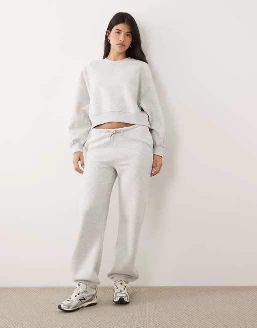 

Светло-серые меланжевые классические спортивные штаны-бойфренды Gina Tricot в стиле бойфренда