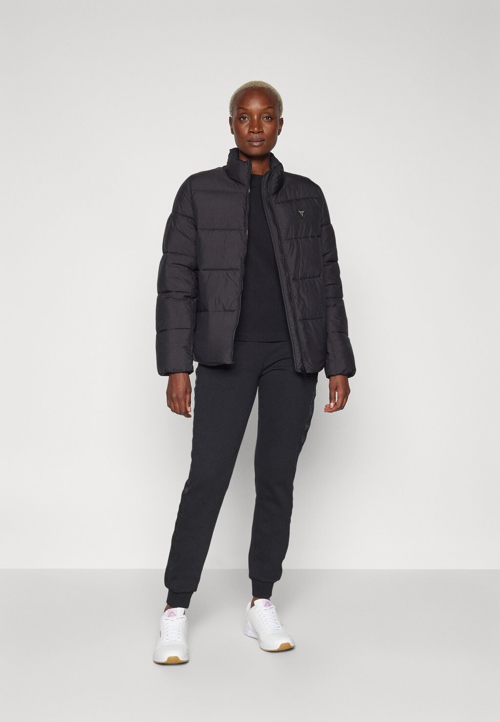 

Зимняя куртка NEW CLAUDIA LIGHT PUFFER Guess, черный
