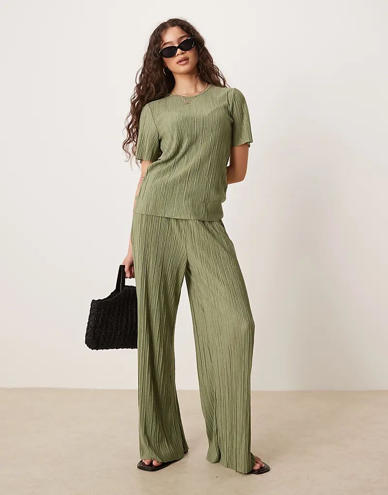

Vila Брюки wide leg plisse trouser co-ord in oil green