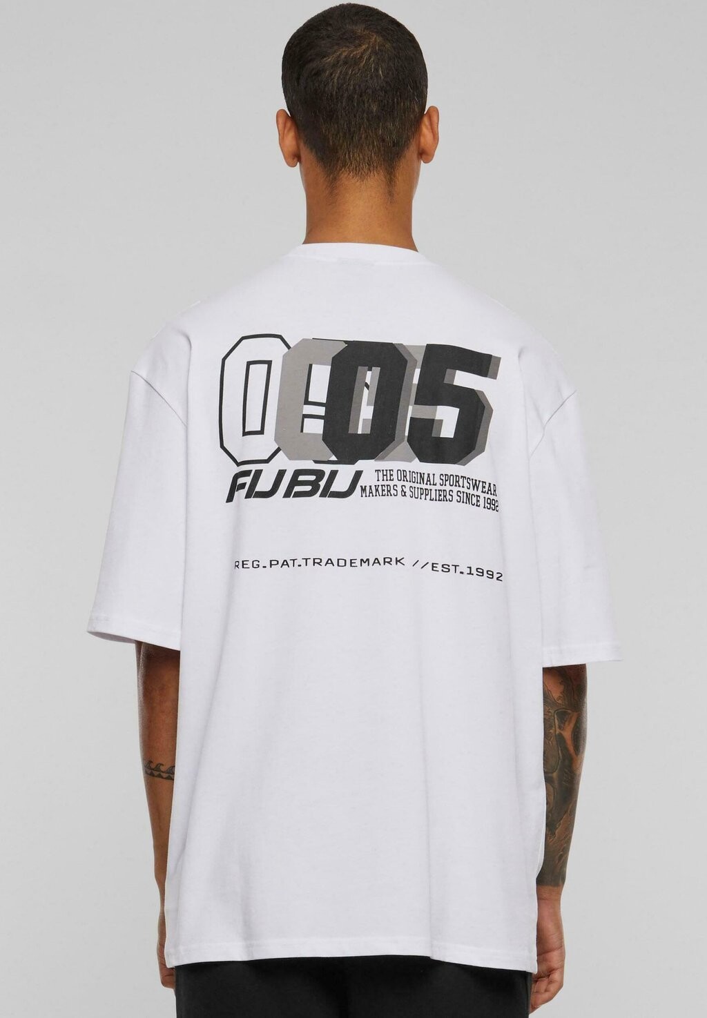 

Футболка с принтом Corporate FUBU, цвет white black