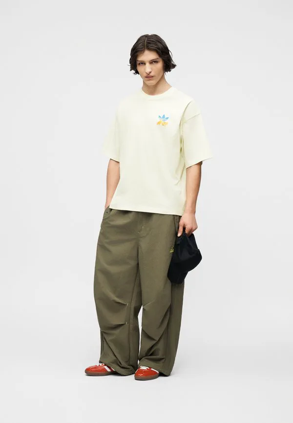 Футболка унисекс с полосатым лимонным принтом Adidas Originals, Off-White