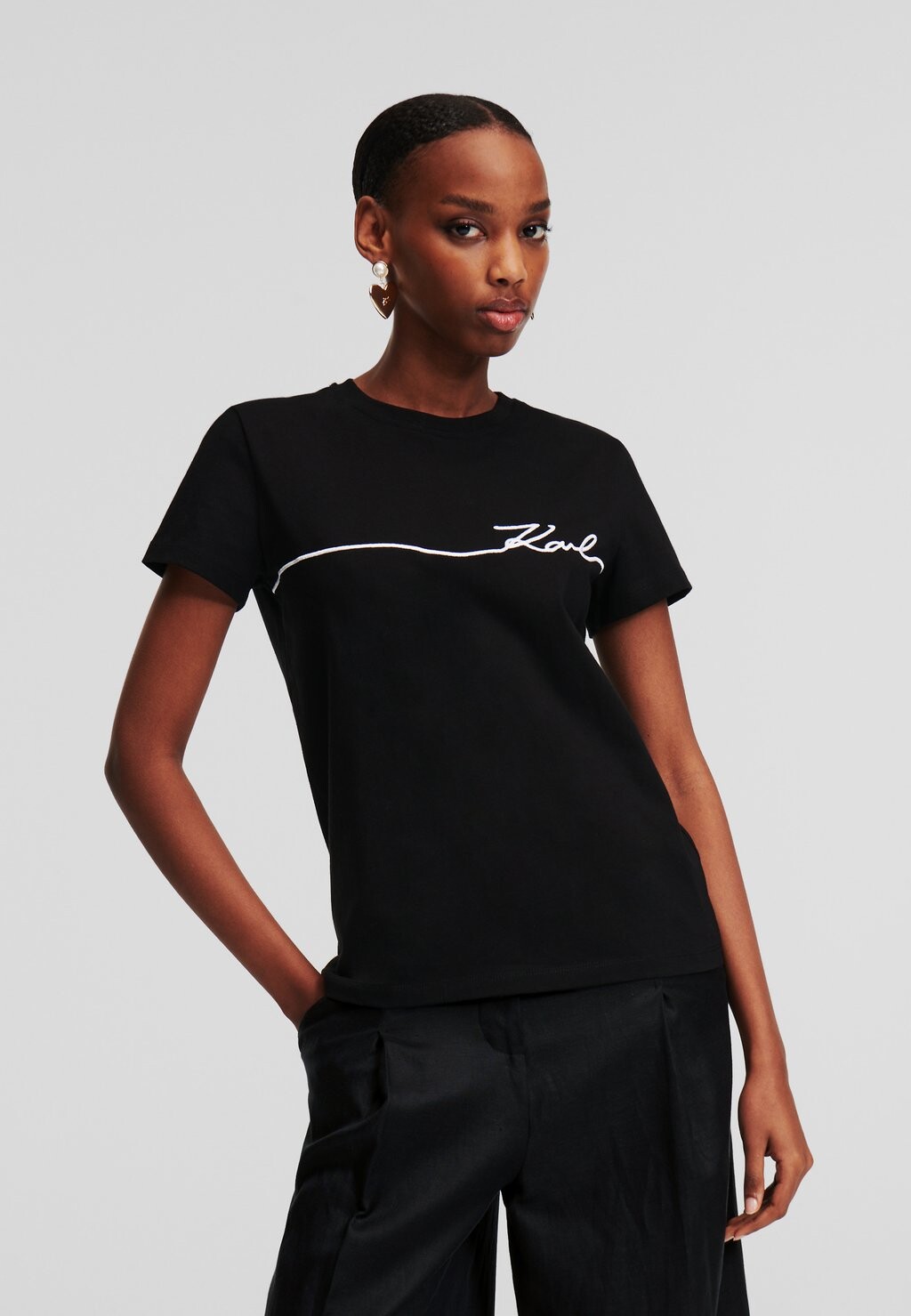 

Футболка с принтом Signature KARL LAGERFELD, черная