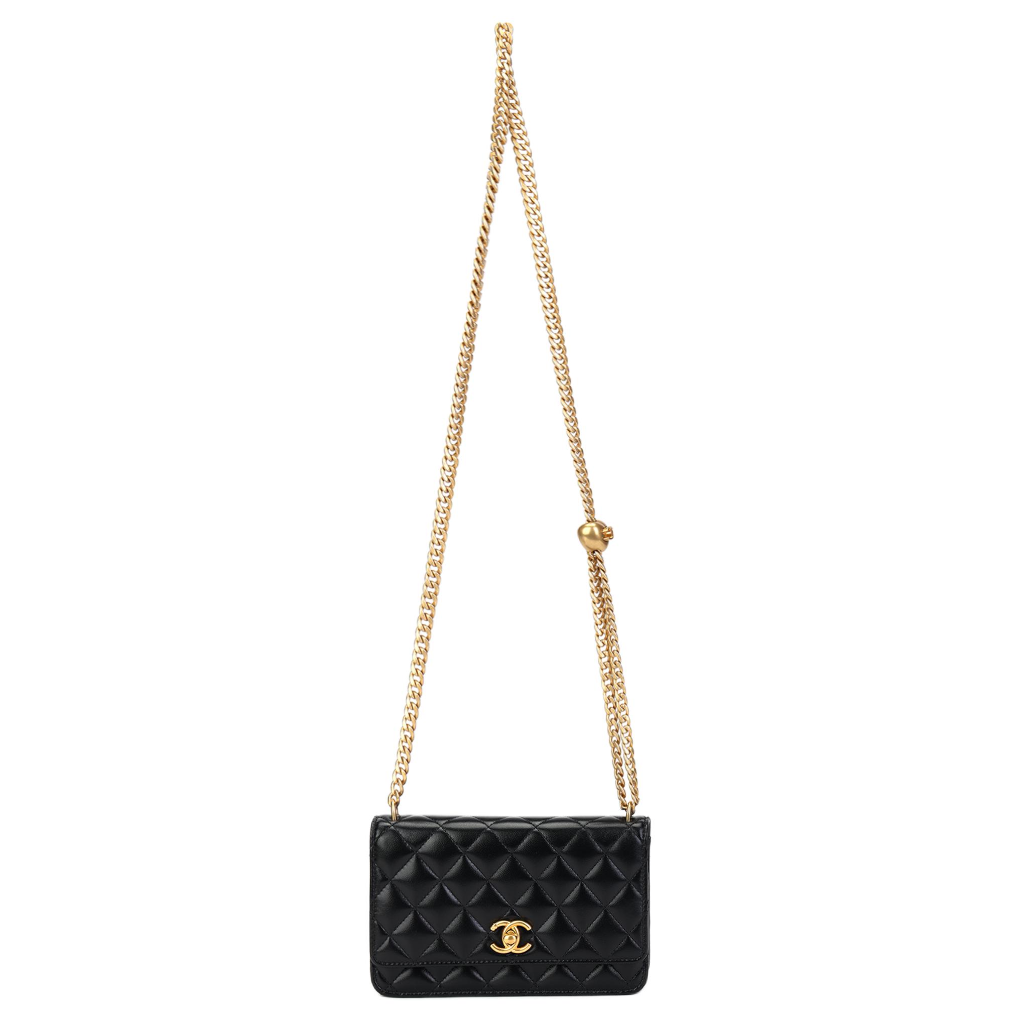 

CHANEL Блестящая кожаная поясная сумка мини женская черная