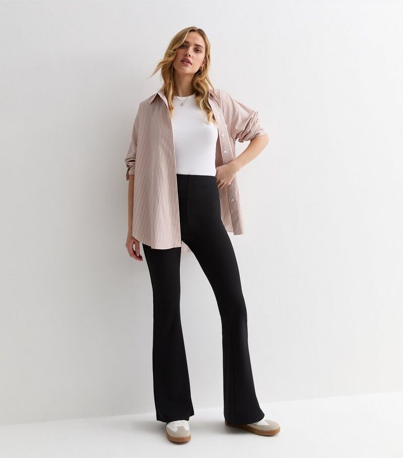 

Черные расклешенные брюки из крепа с аквалангом New Look, черный