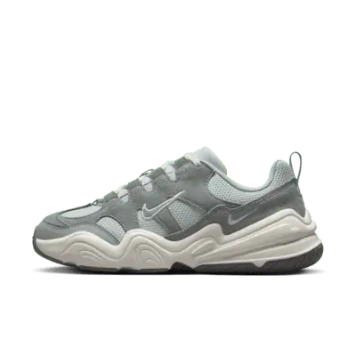 

Кроссовки Nike Tech Hera, цвет Light Silver/Sail/Flat Pewter/Mica Green