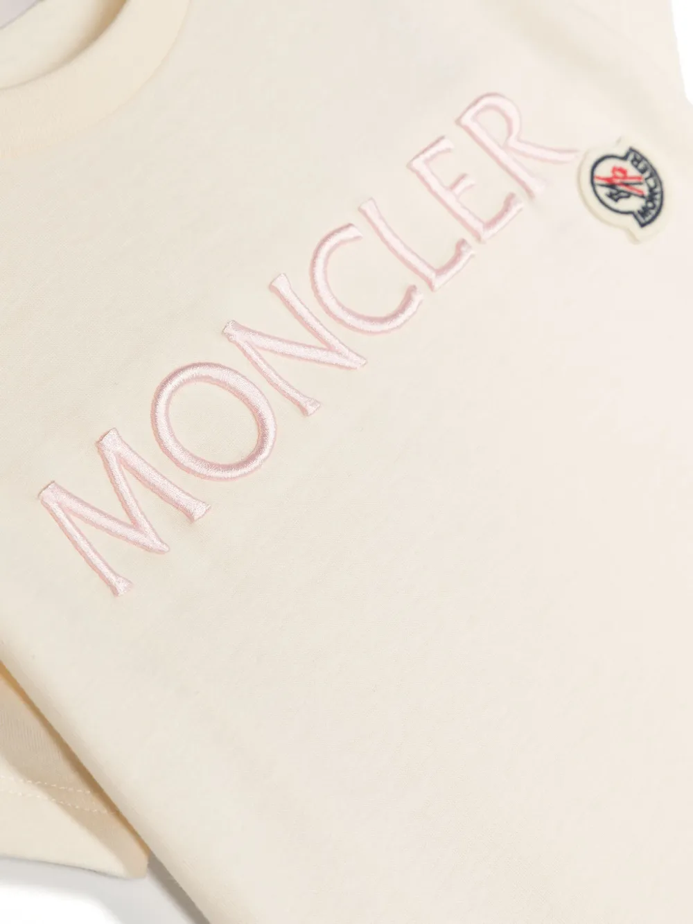 Футболка с вышитым логотипом Moncler Enfant, нейтральный — фото 3