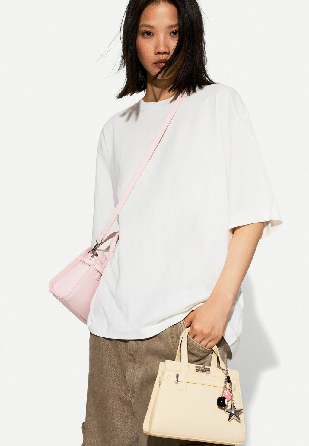 

Сумка SQUARE Bershka, светло-желтый