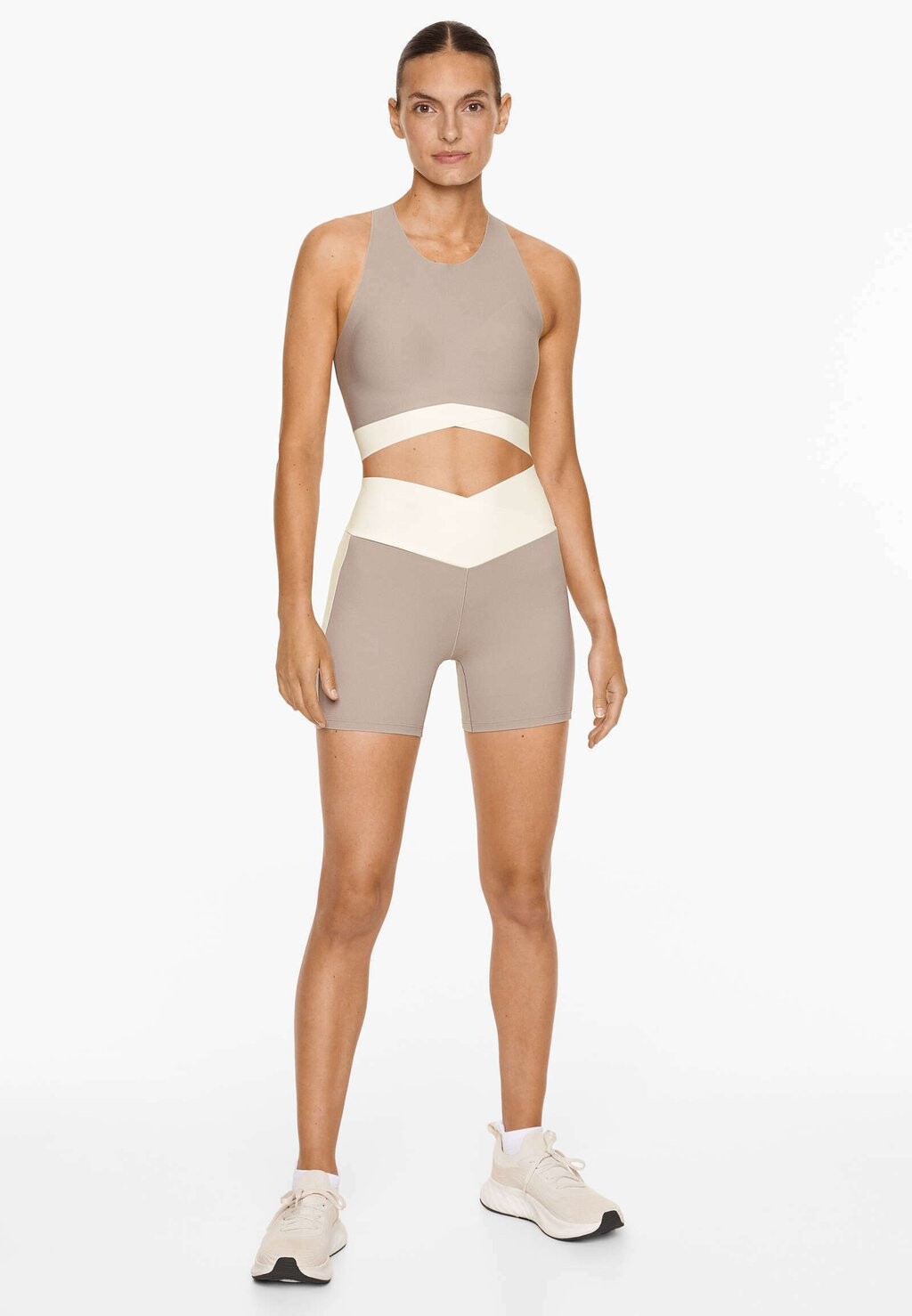 

Спортивный бюстгальтер средней поддержки PERFECT-ADAPT TANK OYSHO, бежевый