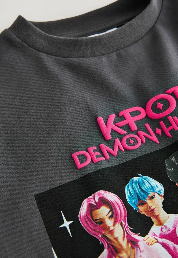 Футболка Regular fit Kpop Demon Hunters, Next, серая — фото 3