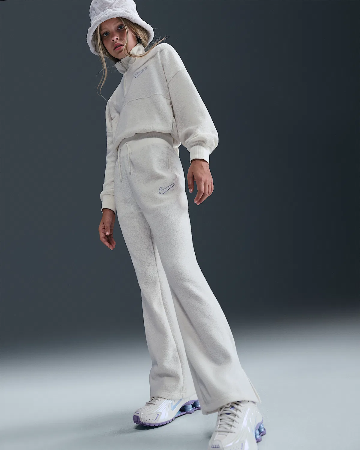 Детские (для девочек) флисовые штаны Nike Sportswear, Soft Pearl/White — фото 2