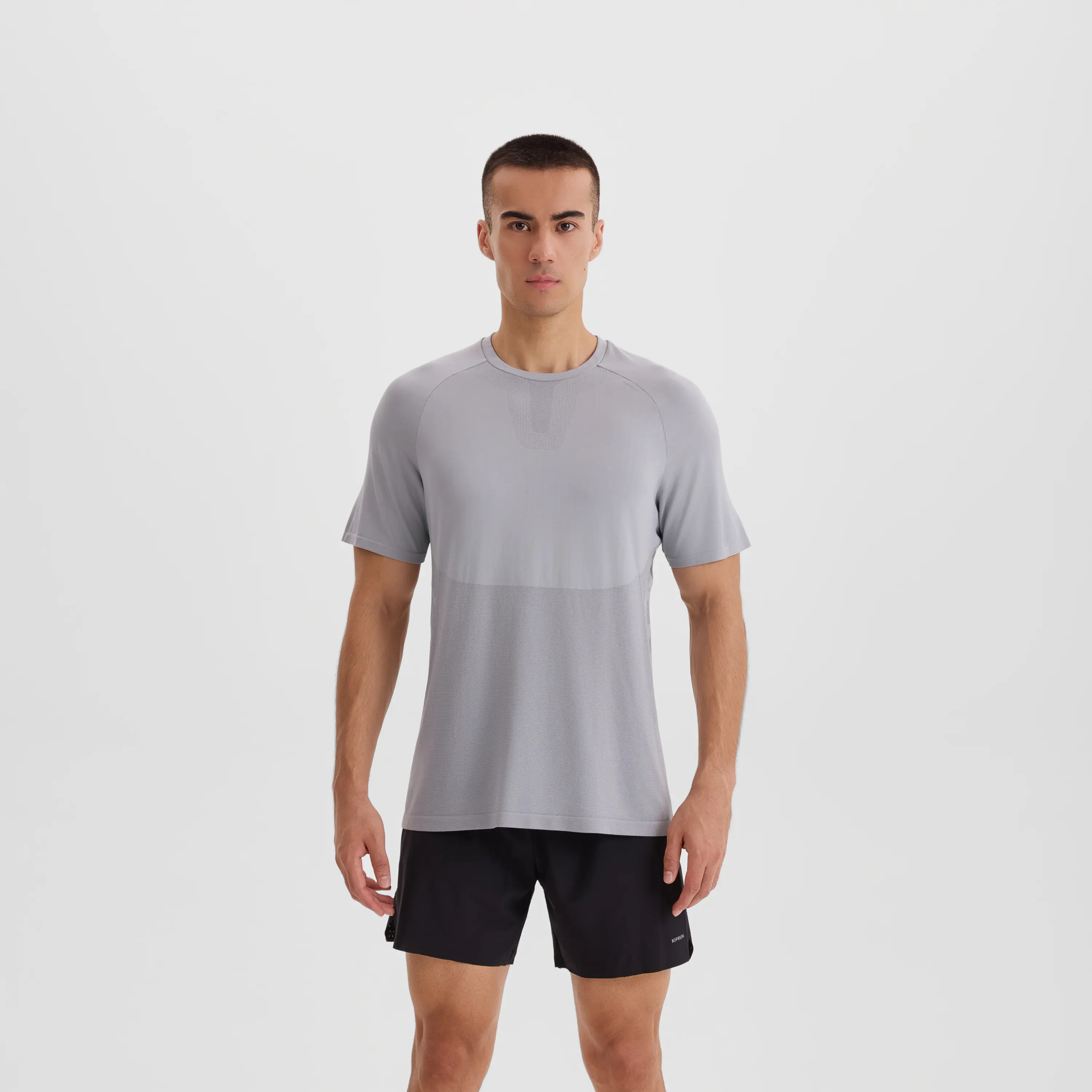 

Мужская бесшовная беговая футболка Kiprun Run 500 серебристо-серая