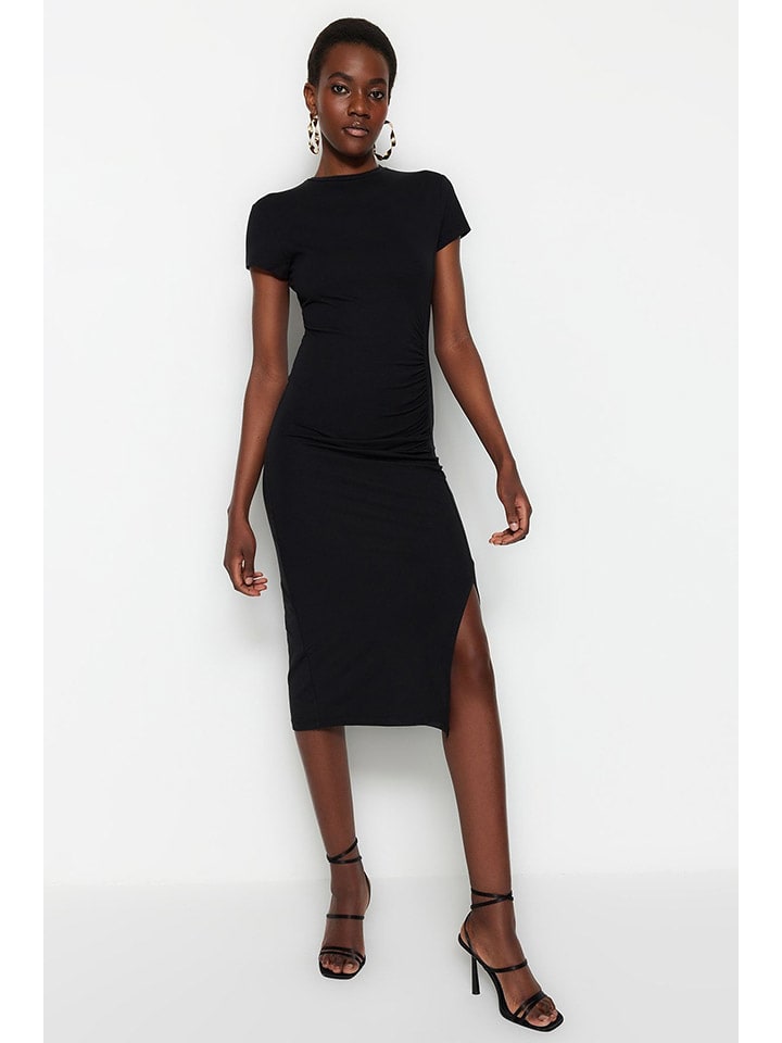 

Платье до колена trendyol, черный