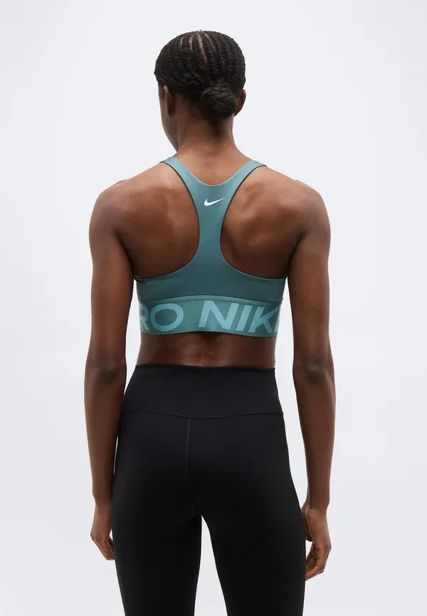 Спортивный бюстгальтер средней поддержки Nike Performance, цвет минеральный сланец/деним бирюзовый/белый — фото 3