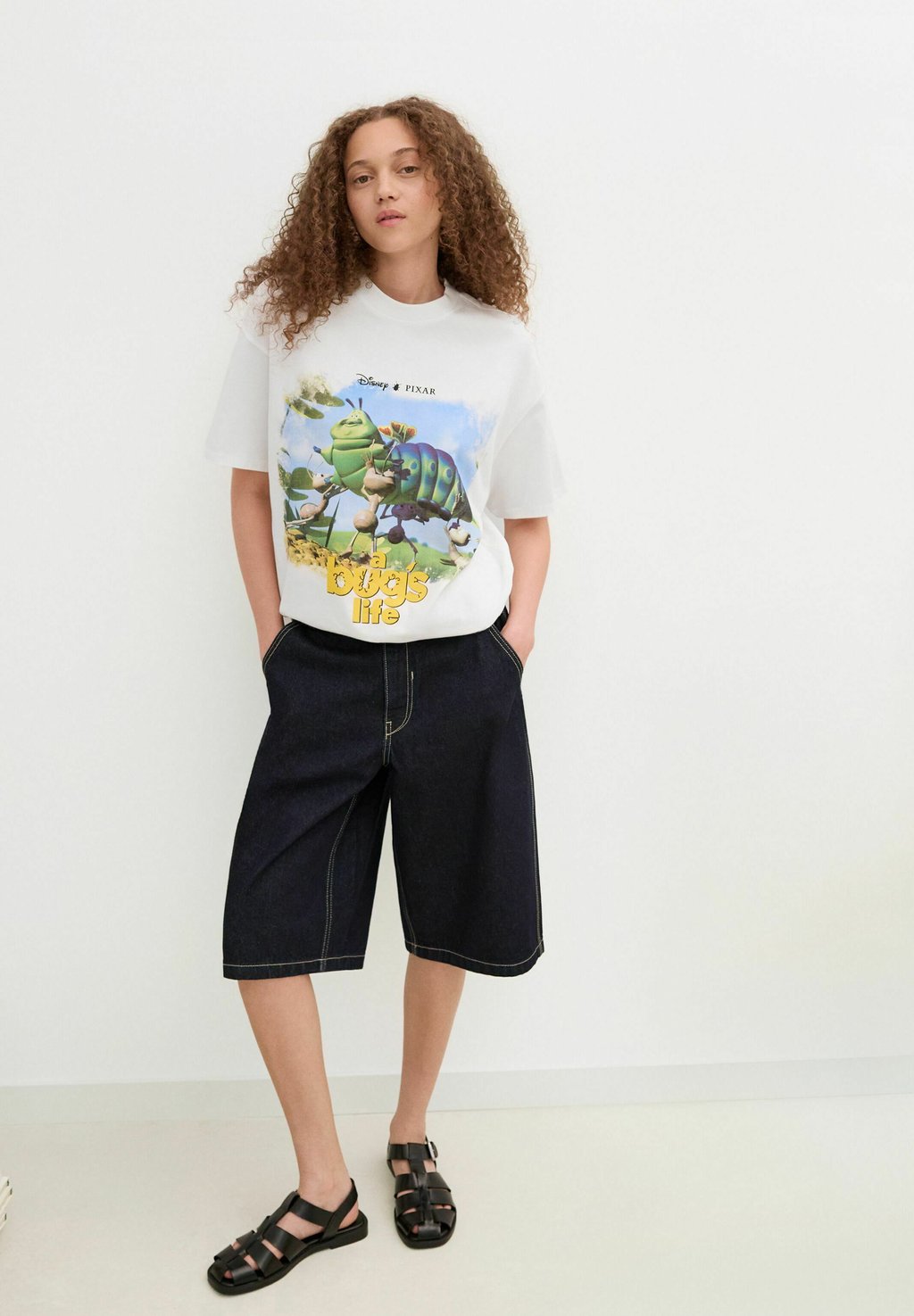 

Футболка с принтом SHORT SLEEVE A BUG S LIFE Bershka, белый