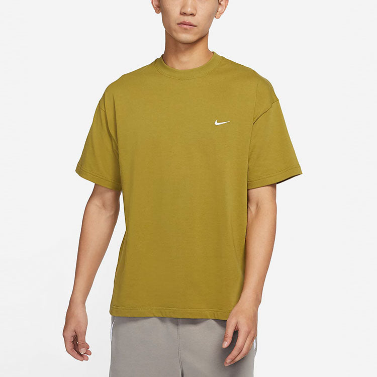 Футболка Men's Nike Solo Swoosh Solid Color Sports Round Neck Short Sleeve Desert T-Shirt DA0321-318 — фото 4