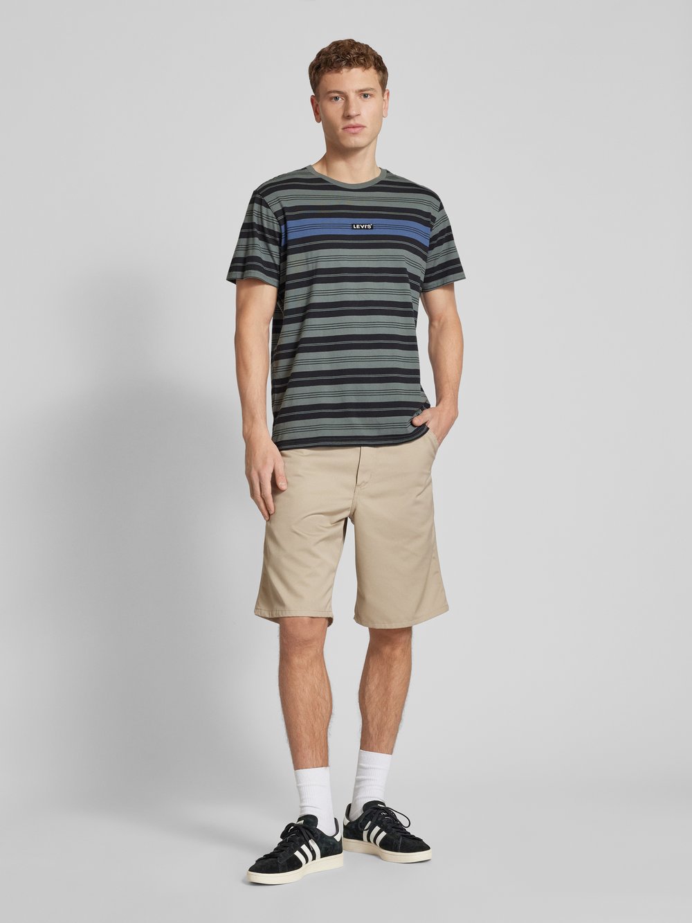 

Футболка с нашивкой-лейблом Levi's