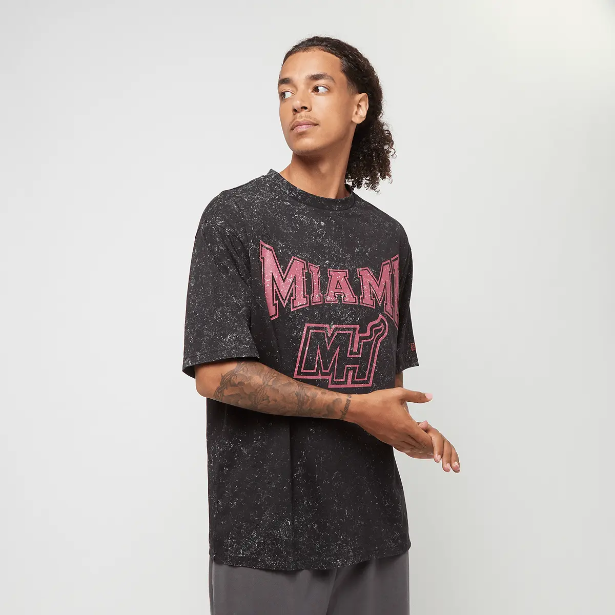 

Футболка New Era NBA Washed Oversized Tee, черный/красный