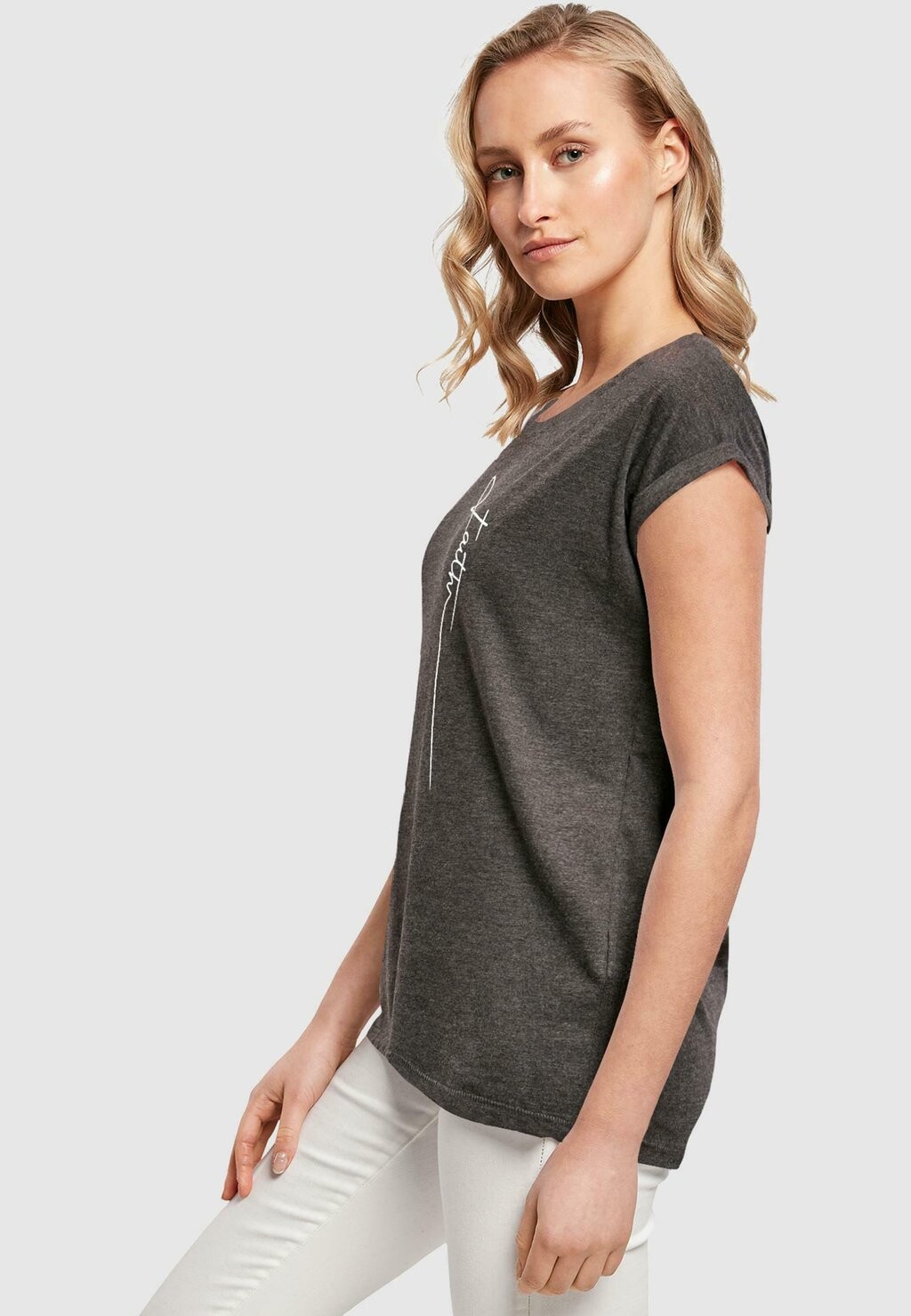 

Футболка с принтом FAITH EXTENDED SHOULDER TEE Merchcode, темно-серый