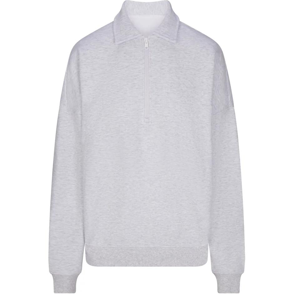

Толстовка с молнией на четверть из хлопкового флиса оверсайз SKIMS COTTON FLEECE OVERSIZED QUARTER ZIP PULLOVER женская светло-дымчато-серая/светло-серая