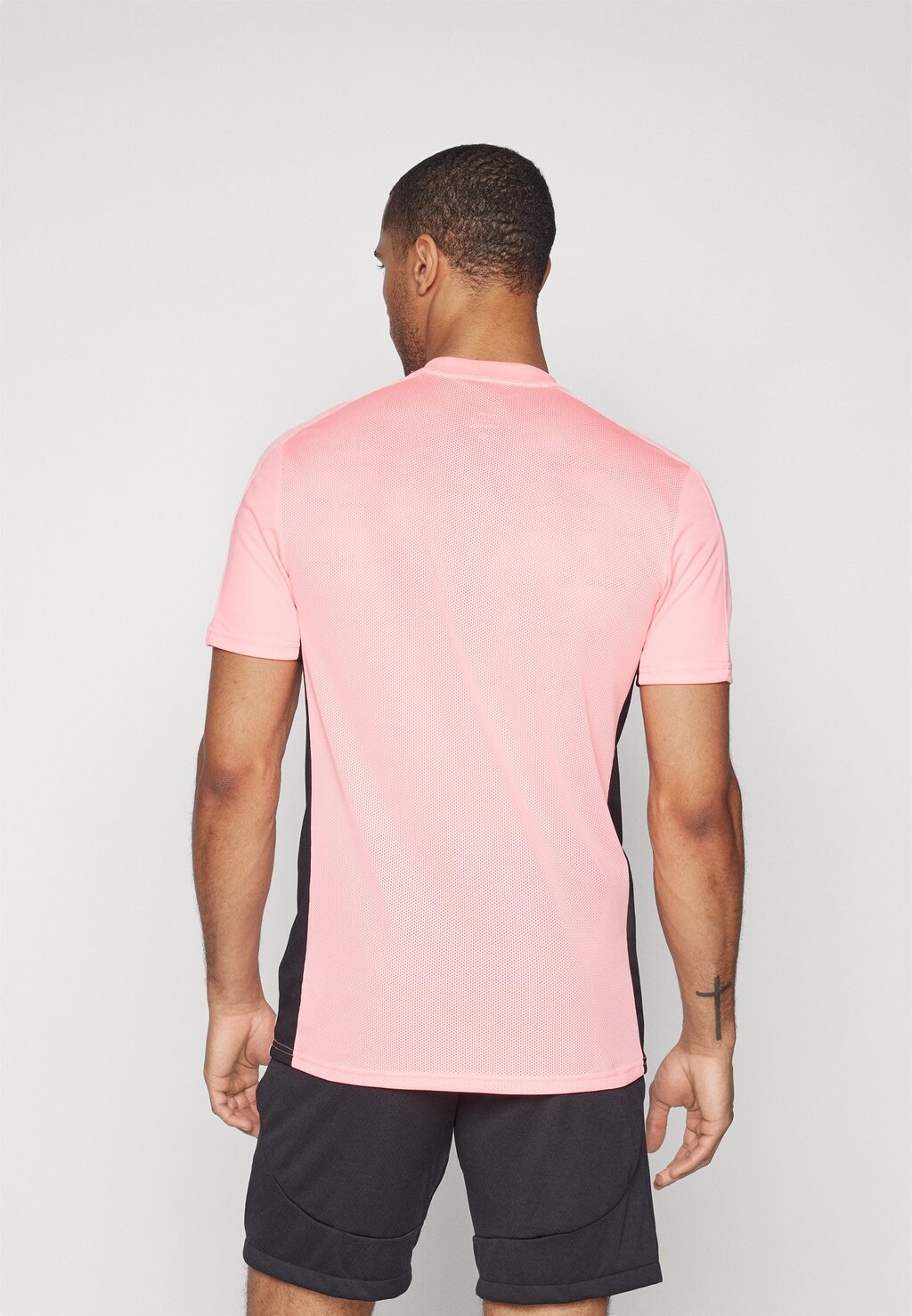 

Спортивная футболка Academy Top Nike, Sunset Pulse/черная