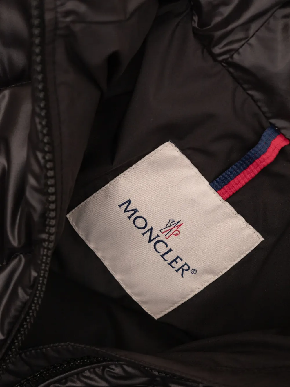 Стеганая куртка с меховой отделкой Moncler Enfant, черный — фото 4