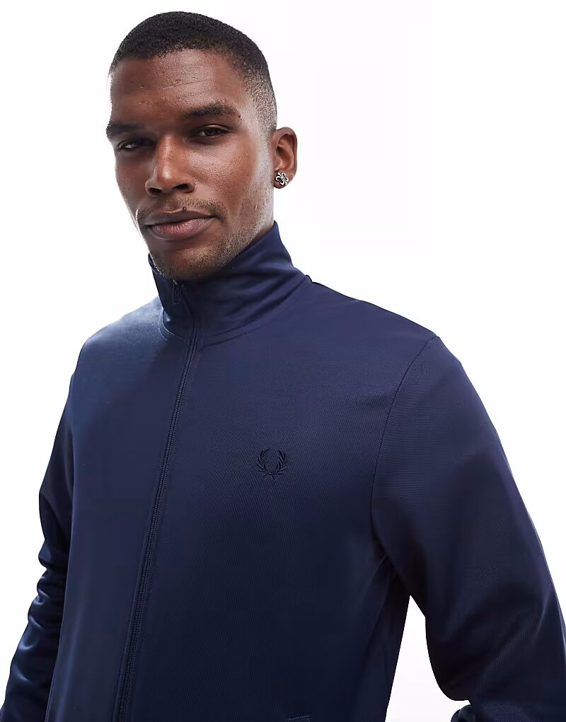 

Спортивная куртка Fred Perry темно-синего цвета
