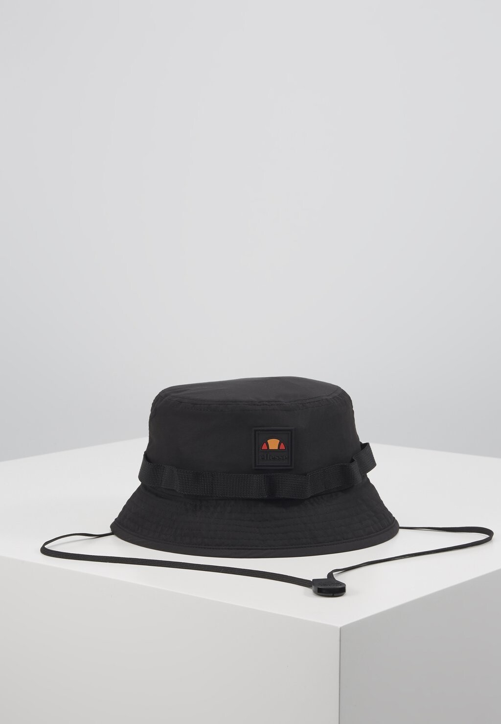 

Шапка Ellesse, черный