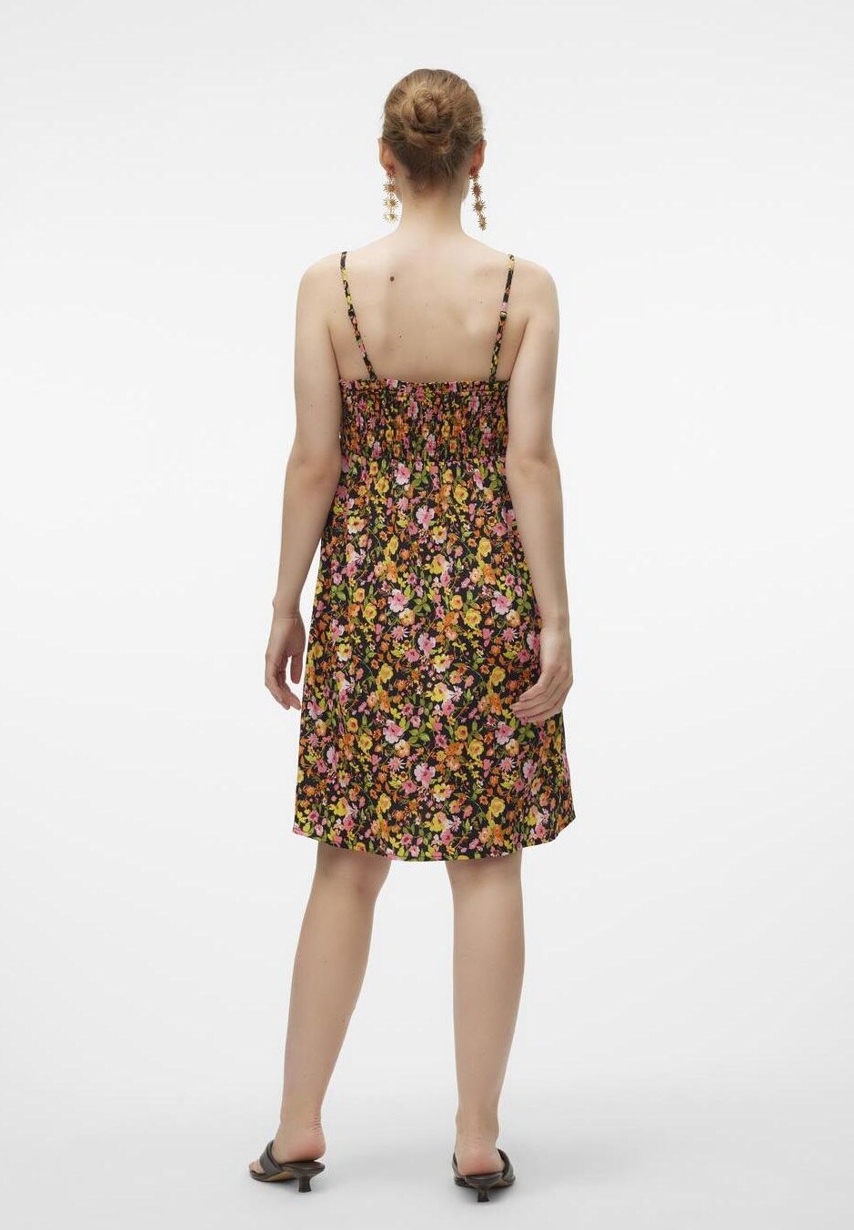 

Повседневное платье VMMPAGE SINGLET SHORT SMOCK DRESS Vero Moda, черный