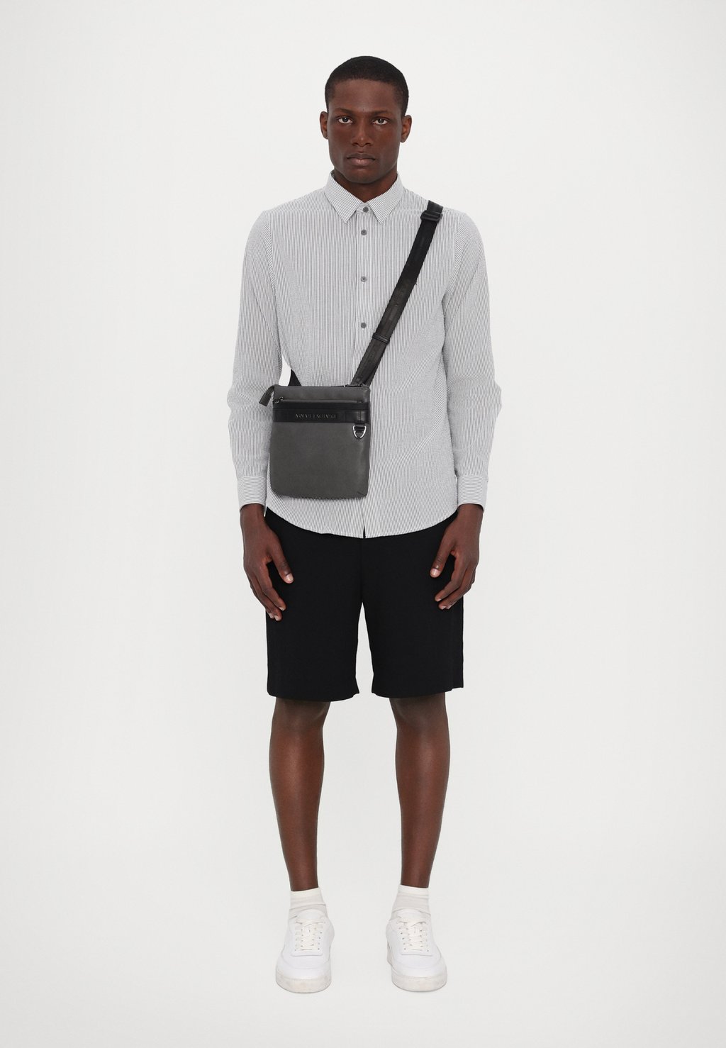 

Сумка через плечо MESSENGER BAG UNISEX Armani Exchange, серый