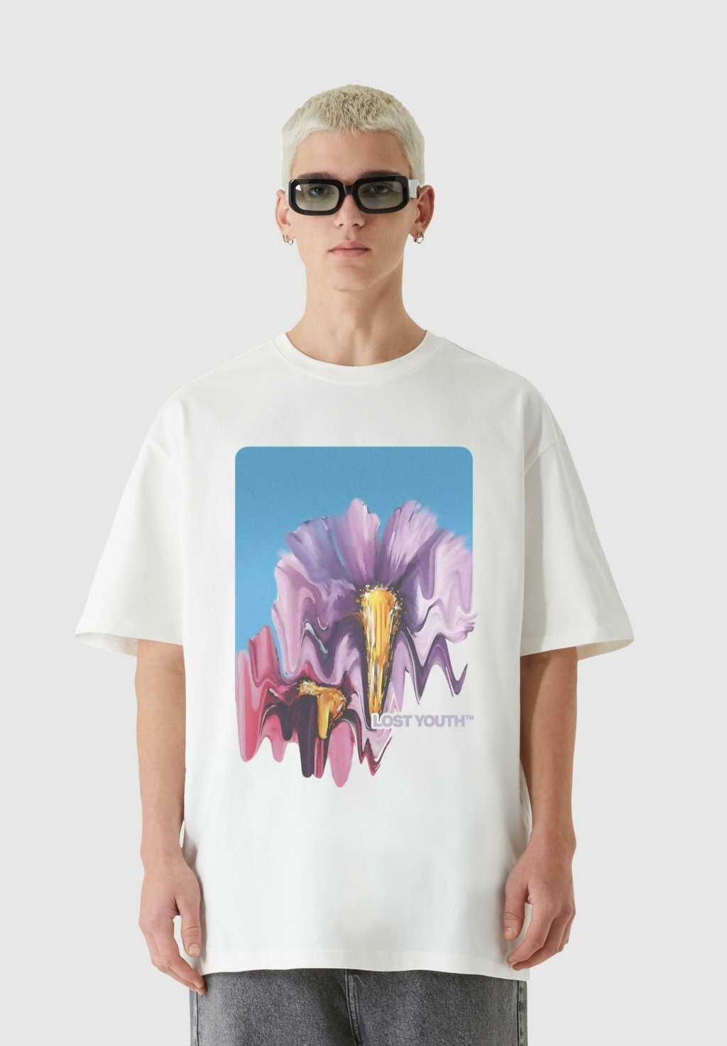 

Футболки с принтом BLURRED FLOWERS Lost Youth, белый