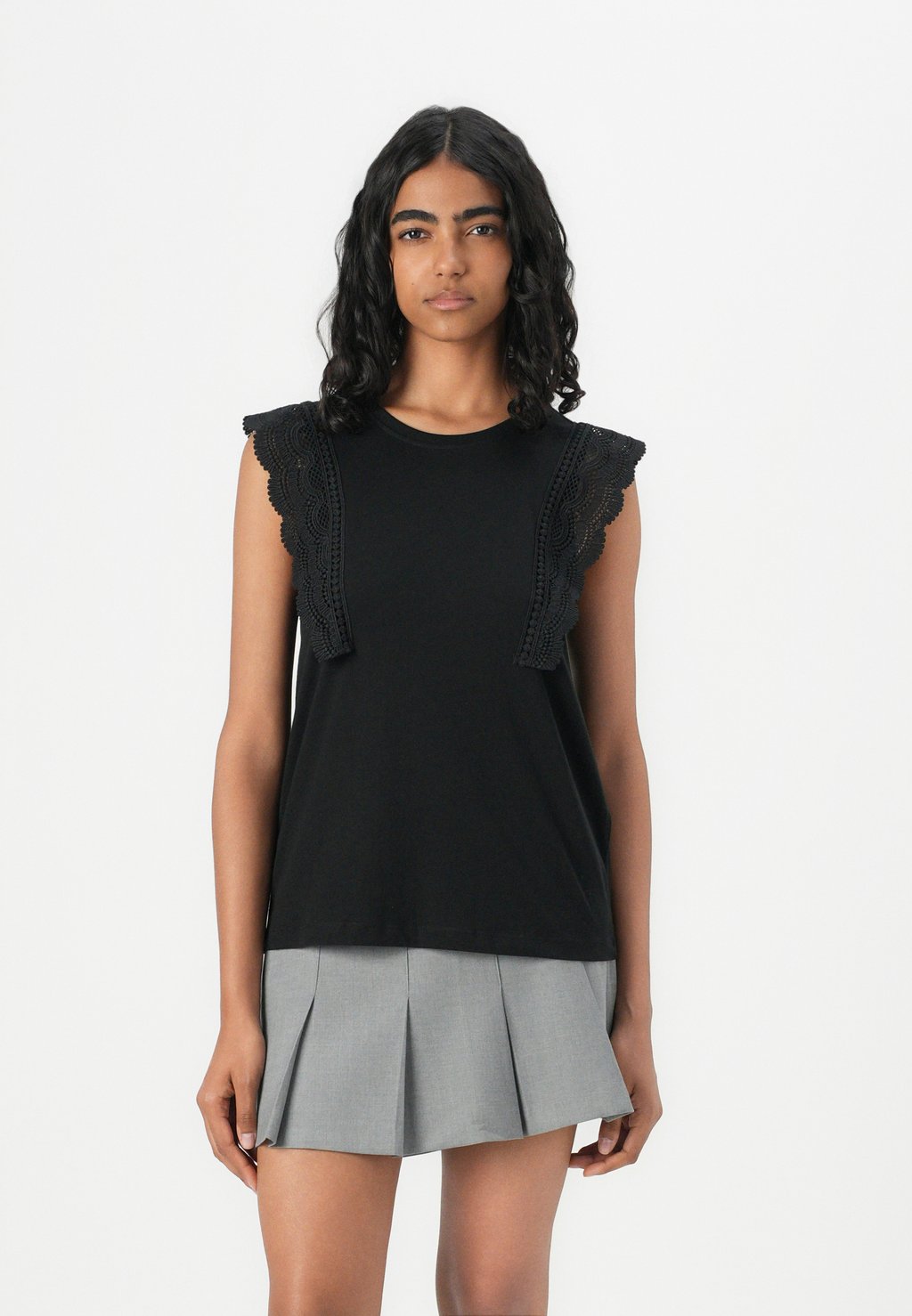 

Топ ONLMIA LIFE O NECK FRILL ONLY, черный