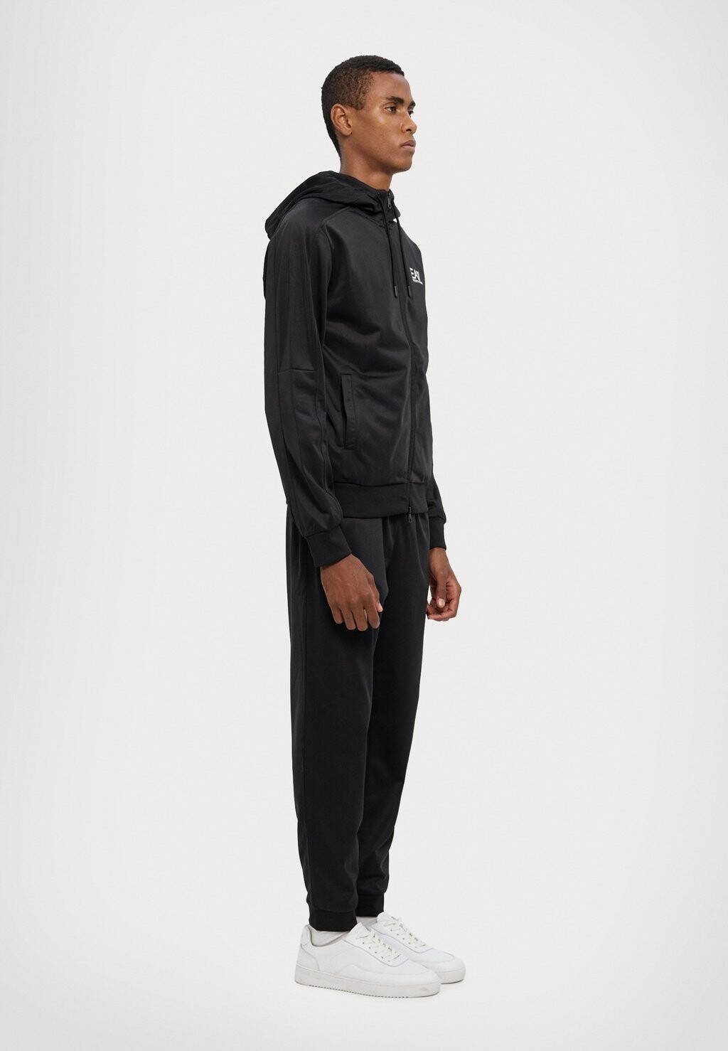 

Спортивный костюм TUTA SPORTIVA EA7 Emporio Armani, черный