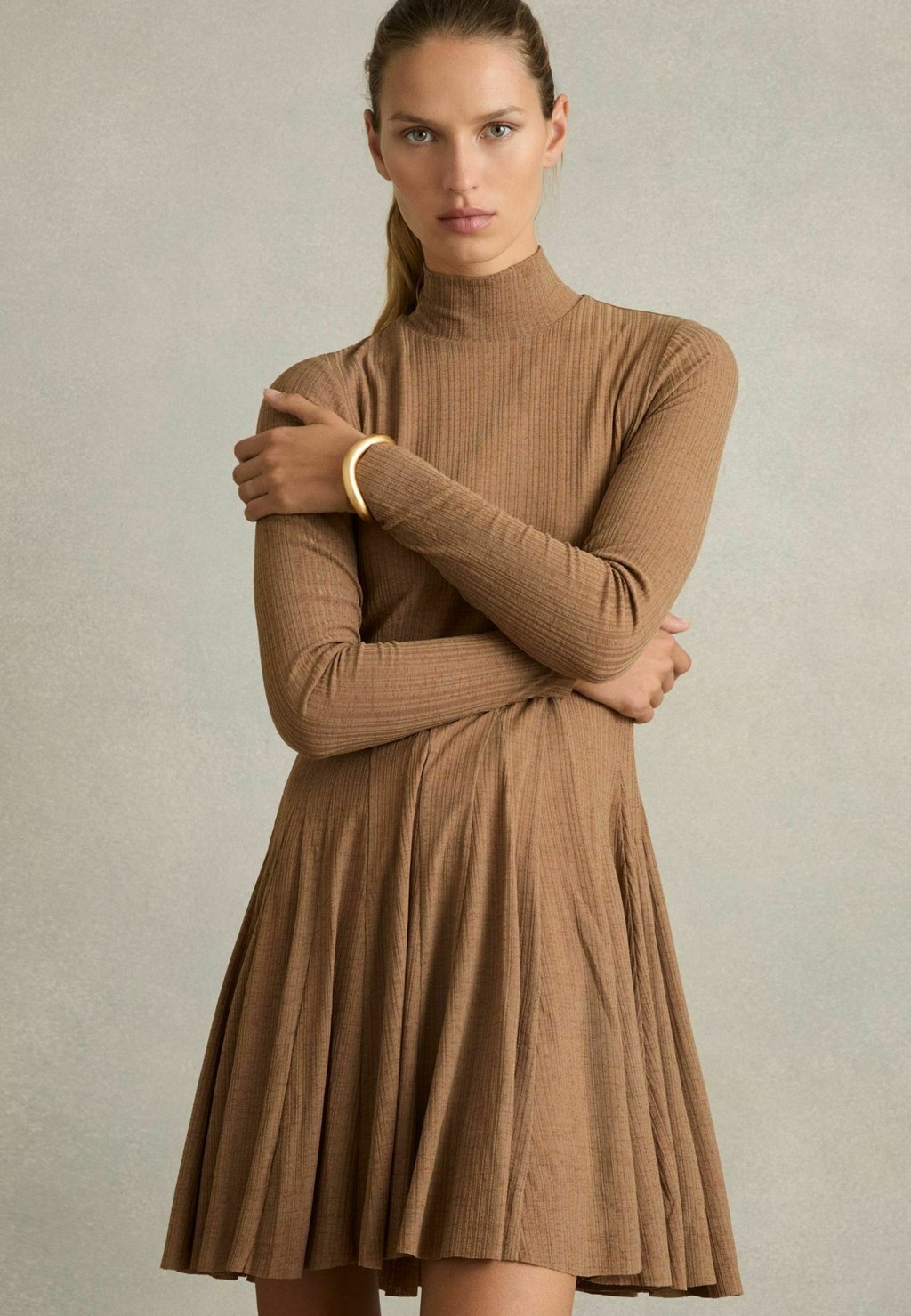 

Платье-джемпер REGULAR FIT SAVANNAH FLARED MINI Reiss, коричневый