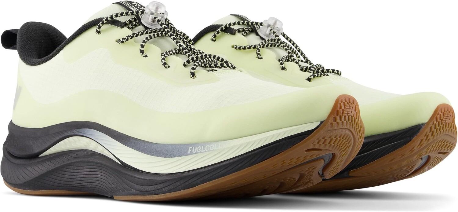 Кроссовки Fuel Cell Propel v4 Permafrost New Balance, цвет Pistachio Butter/Black