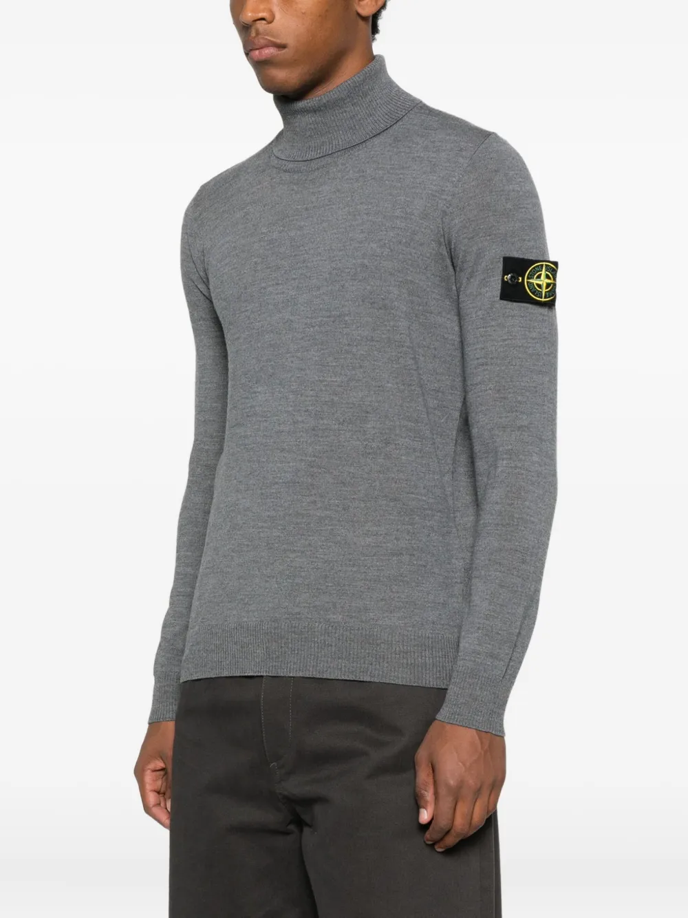 Свитер с высоким воротником и нашивкой с логотипом Stone Island, серый — фото 3