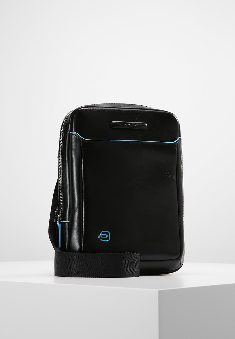 

Сумка через плечо SQUARE CROSS BODY BAG Piquadro, черный