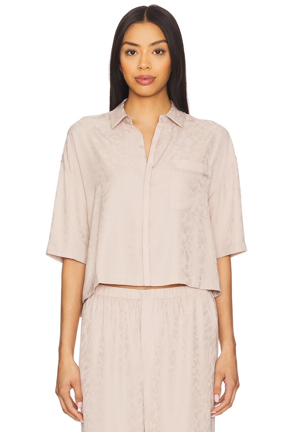 

Короткая рубашка из промытого сатина с жаккардом Barefoot Dreams, feather