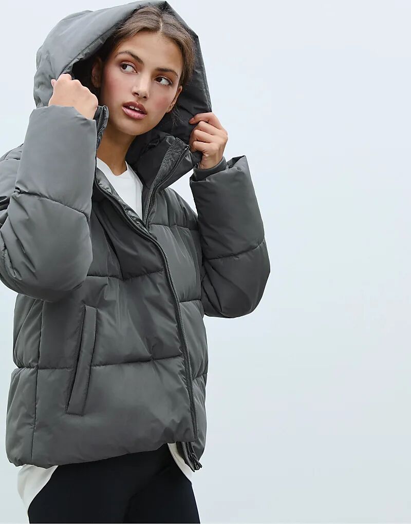 

Куртка-пуховик Stradivarius Basic с капюшоном темно-серого цвета