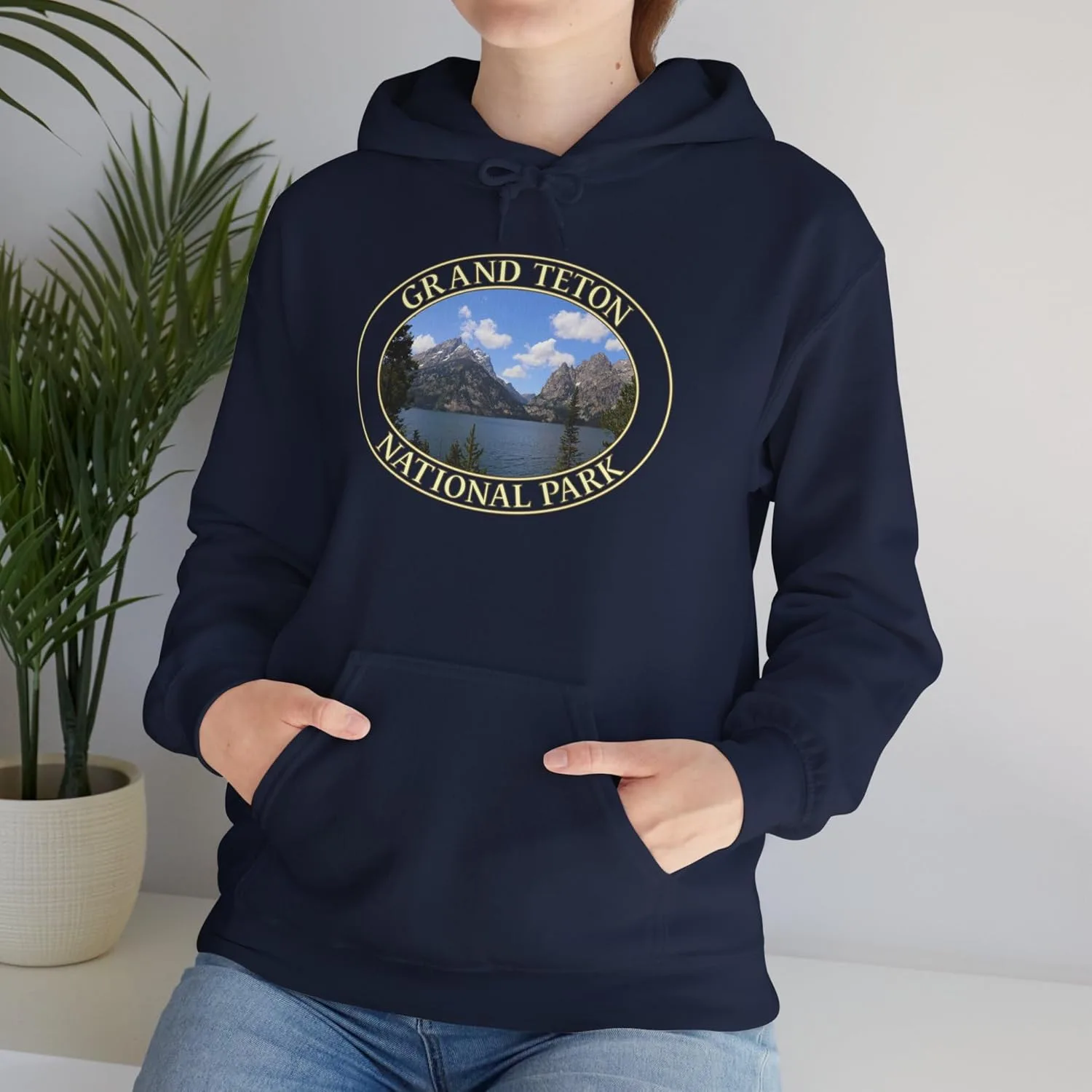 Толстовка с изображением национального парка Гранд-Тетон - Свитшот Jenny Lake - Пуловер GentleSeas Mountain Adventure - Подарок для любителя природы GENERIC, темно-синий — фото 3