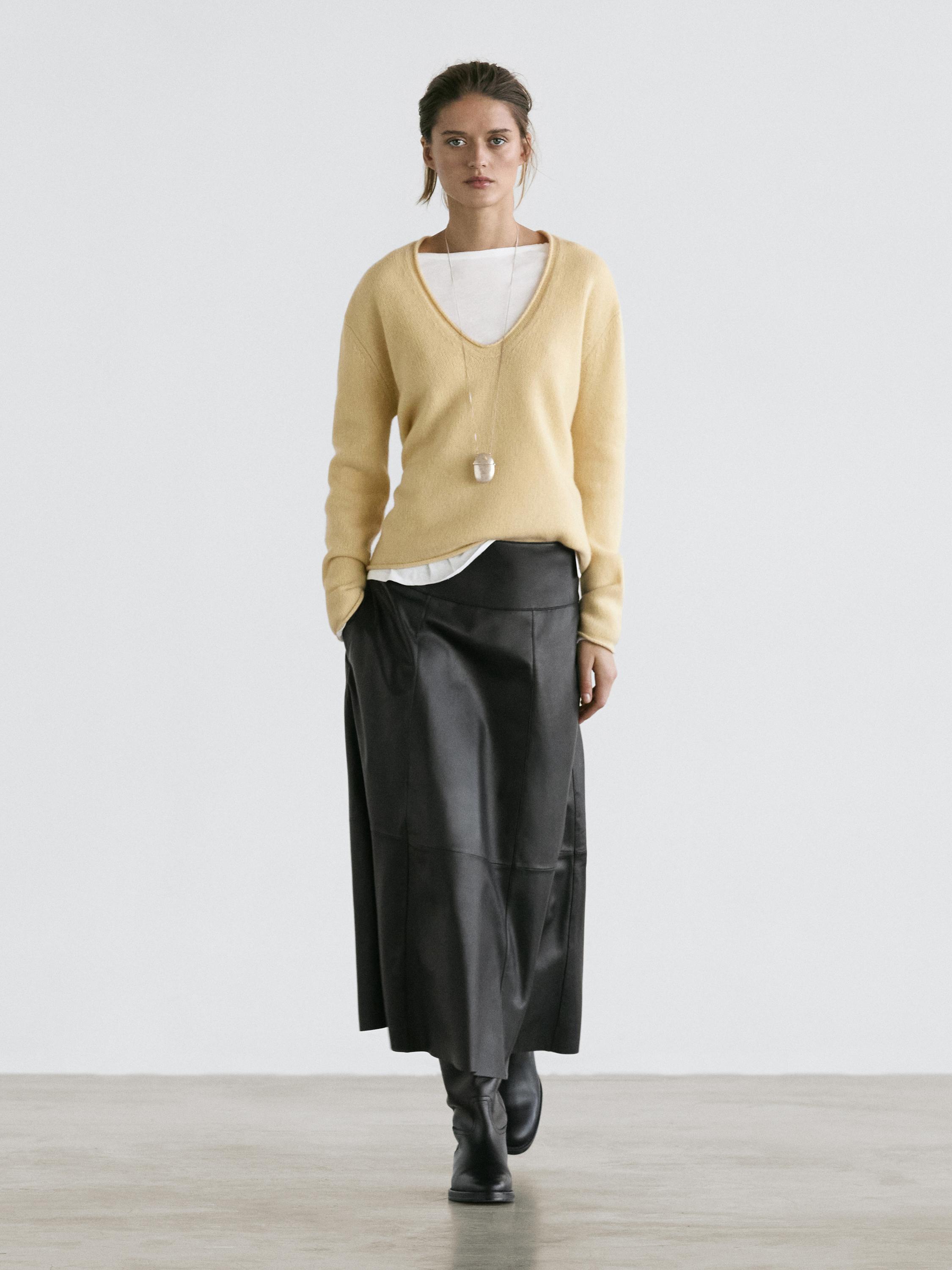 

Миди-юбка из кожи наппа с рельефными швами Massimo Dutti, black