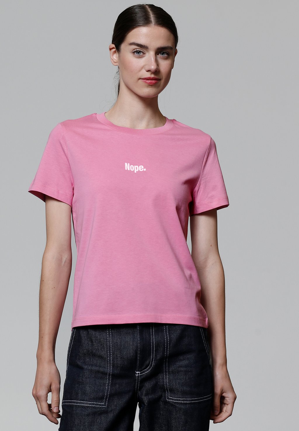 

Футболка с принтом NOPE watapparel, светло-розовый