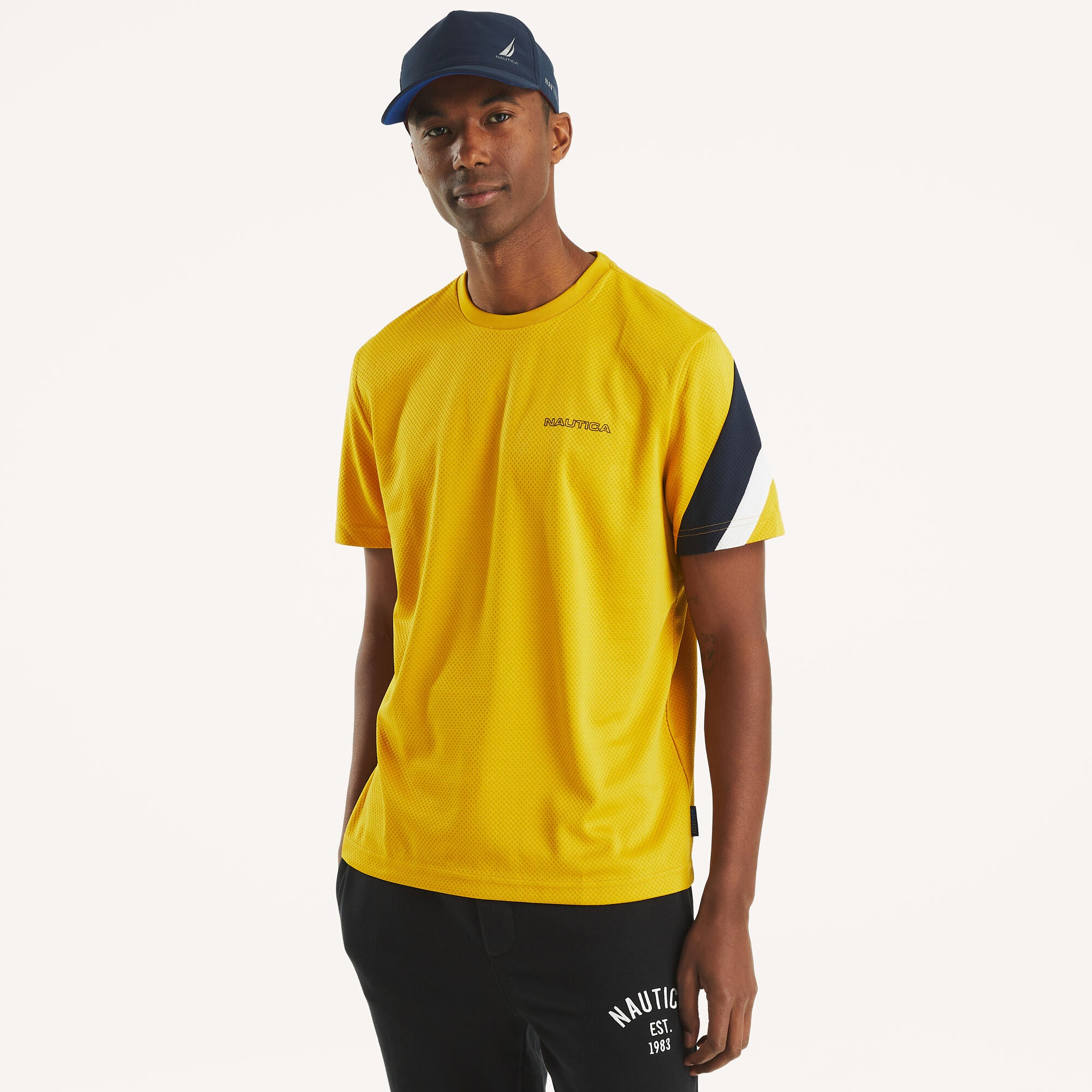 

Футболка Nautica Mens Navtech с круглым вырезом, цвет gold star
