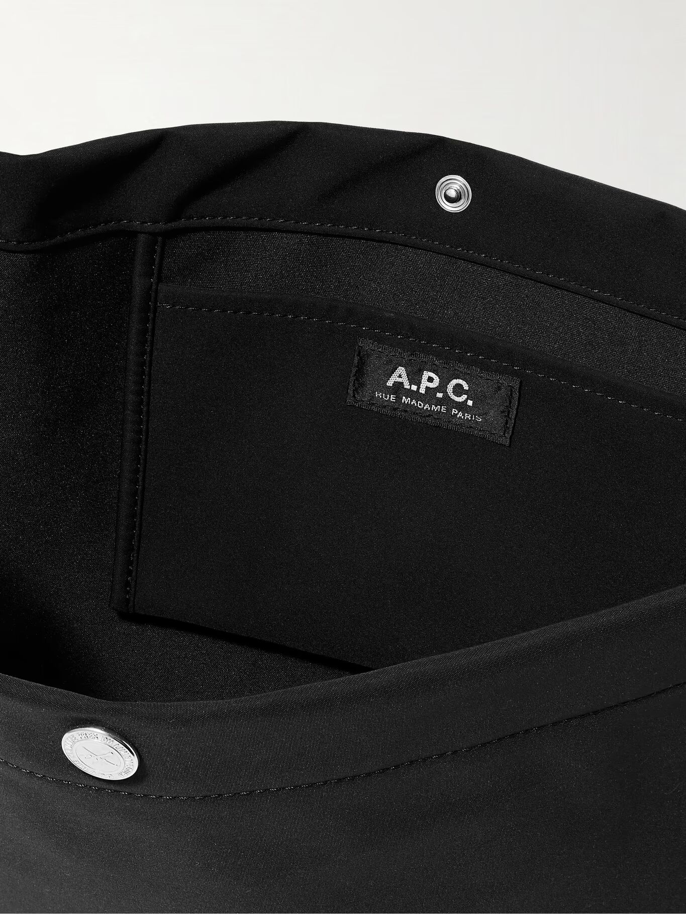 

Сумка-мессенджер Journal Small Logo-Print из переработанного нейлона A.P.C., черный