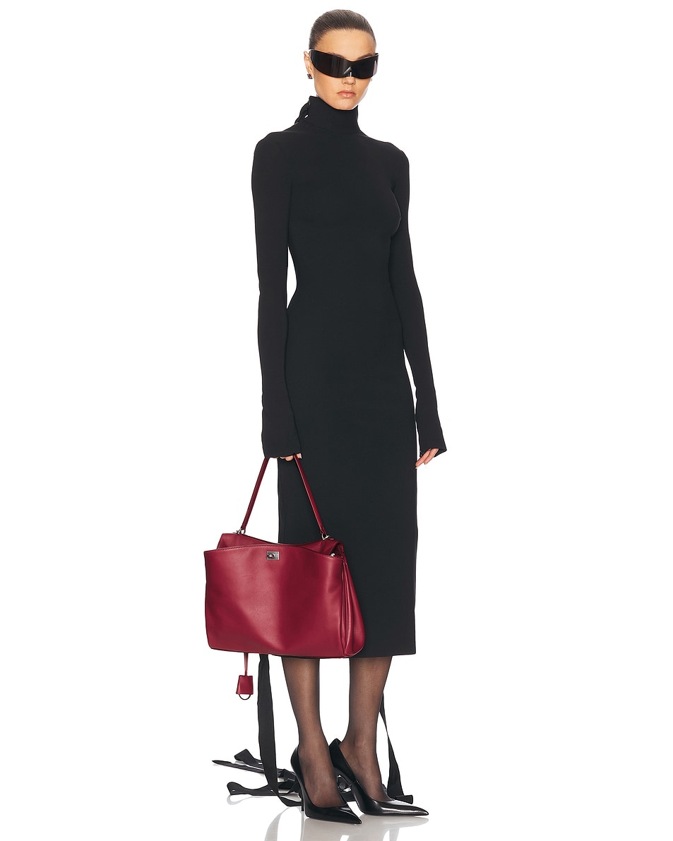 Средняя сумка Rodeo с верхней ручкой Balenciaga, Cherry Red — фото 2